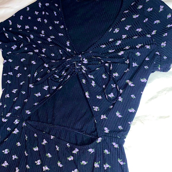 Hesperus Black Flower casual dress. - Picture 1 of 3